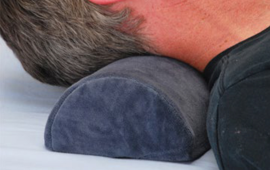 2678-R In Use (Neck) neck cushions